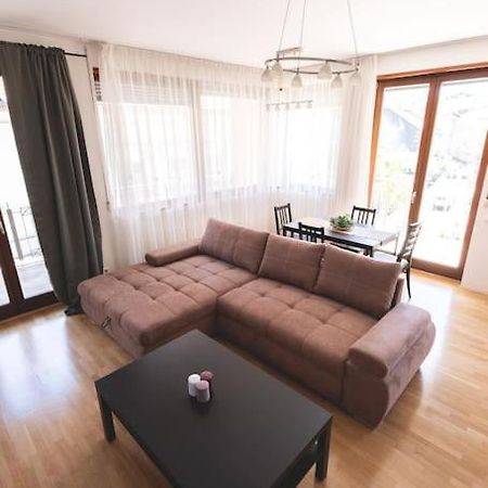شقة Bright Downtown Balcony Retreat بودابست المظهر الخارجي الصورة